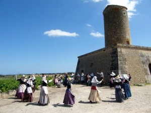 544705_367869473332605_1621841174_n