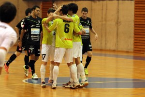 Celebración del gol de Pablo Salado para el Hospital de Llevant