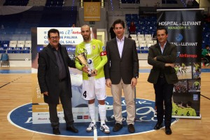 Vadillo recoge el trofeo como segundo clasificado