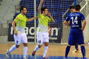 Celebración del gol de Joselitorimero del partido