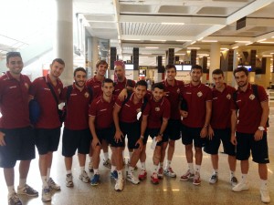 Expedición del Palma Futsal en el Aeropuerto de Son Sant Joan 1
