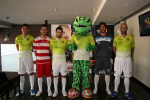 Las nuevas equipaciones del Palma Futsal y la mascota 1