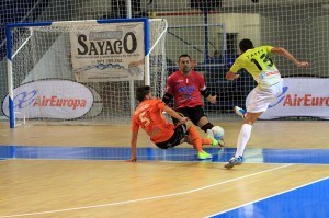 Disparo de Taffy en el partido ante Burela Pescados Rubén