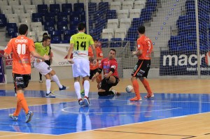 Paradynski defensa rival