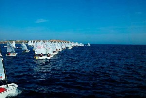 Campeonato-de-Baleares-de-la-Clases-Optimist-Laser-4-7-y-Laser-Radial_salida-optimist