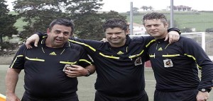 El trio arbitral (Foto menorcainfo.com)