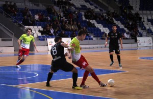 Paradynski en una acción del partido