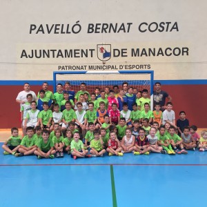 Foto de grupo del campus de Manacor con Lemine - copia