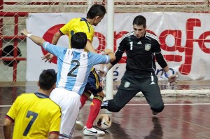 Nico Sarmiento en un partido de Argentina contra Brasil - Foto Gennaro Pascale