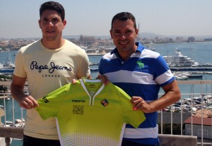 Pizarro y José Tirado en la terraza del Hotel Amic Horizonte 1