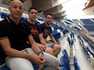 Juanito, Pizarro y Sergio, en la grada de Son Moix