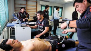 Examenes-futbolistas-seleccion-chilena-realizadas_LRZIMA20120529_0006_3