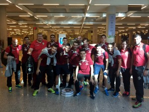 El Palma Futsal en el Aeropuerto de Palma antes de viajar a Santiago 1