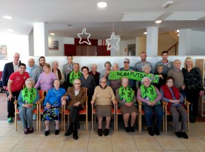 El Palma Futsal visita la Residencia de Llevant 4