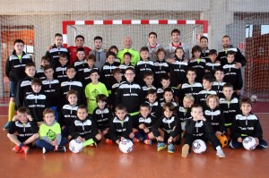 Foto de familia del campus con Juanito, Carlos Barrón, Pizarro y Joselito