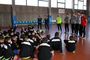 Los niños del campus preguntan a Juanito, Barrón, Pizarro y Joselito 1