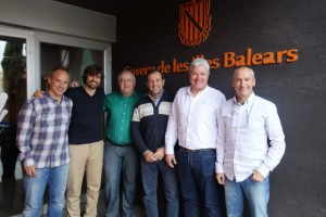 El director general d?Esports i Joventut amb el president de la Federació Balear de Rugby, el director de la Fundació per a l?Esport Balear i representants de la directiva del Rugby Club Ponent.