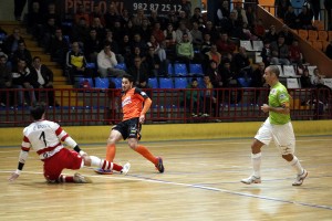 Barrón detiene un disparo a Jorge Bellvert