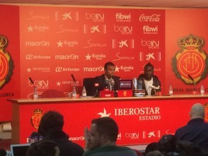 CZzyp0VWIAA24aA_jpg-large-300x225