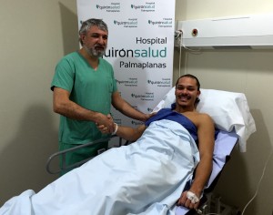 Miguel Mas y Helinho tras la operación 1