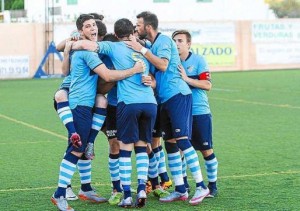 Varios jugadores del ‘City’ celebran un gol. Foto: TONI ESCOBAR