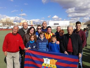Components de la PB Els Tamarells en el terreny de joc amb na Mariona