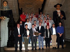 El Palma Futsal y las autoridades posan en la escalinata de Cort