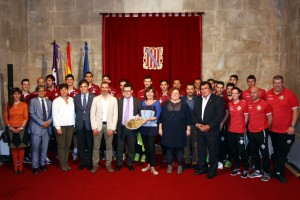 Foto de familia de la recepción del Govern Balear al Palma Futsal 2