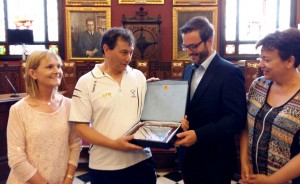 f9b087b5-af90-4a98-a282-ebb32bf949e1