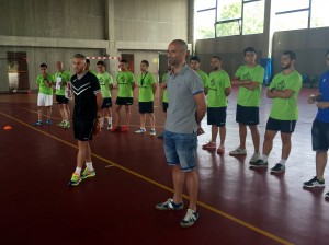 Miguelín-y-Vadillo-contaron-sus-experiencias-a-los-niños-del-campus