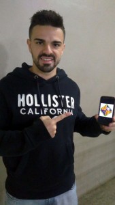 thumbnail_Diego Fávero posa con el logo del Palma Futsal