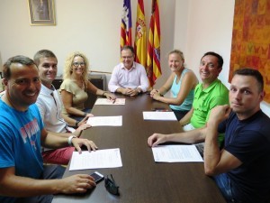 Firma-contractes-amb-clubs-esportius-de-Sant-Josep-300x225