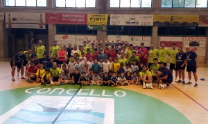 la-plantilla-del-palma-futsal-con-la-cantera-del-bueu-2