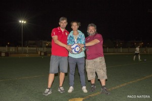 Willy, primer entrenador (i), Rebeca Poyatos, delegada y Diego Rivas, segundo técnico, se muestran ilusionados ante el nuevo proyecto deportivo del club.