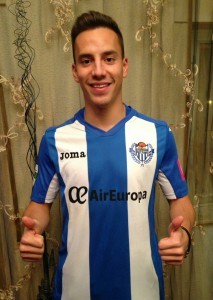 julio-delgado-con-la-camiseta-213x300