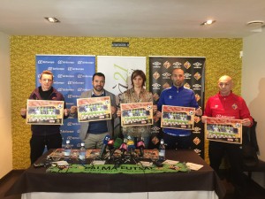 Éder, Tirado, Portell, Vadillo y Juanito con los pósteres sobre valores 2