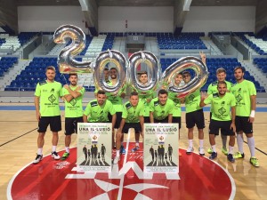 El Palma Futsal posa con el número 2000 de la campaña de socios 1