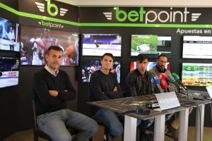 26972600_10213323438833111_1277015870_o