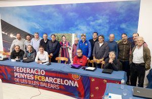 Penyistes balears donant suport a iniciativa
