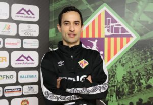 Joao-posa-en-la-sala-de-prensa-de-Son-Moix-1