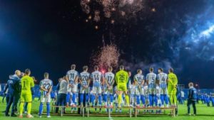 un-momento-de-la-fiesta-con-fuegos-artificiales-655x368