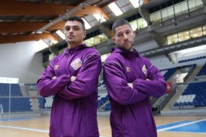 Mancuso-y-Raúl-Campos-posan-juntos-antes-de-viajar-a-Pamplona