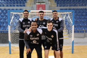 thumbnail_Tomaz, Mancuso, Vilela, Higor y Pope posan junts en una de las porterías de Son Moix (1)