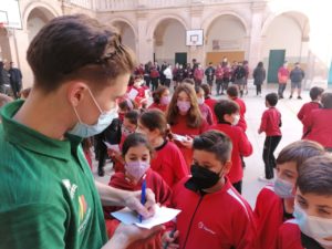 thumbnail_Wesley Van Beck firma autógrafos