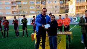 Alfonso Fernández 'Menoti', a la derecha, en un acto de homenaje por el Independiente Camp Redó. | SCD Independiente