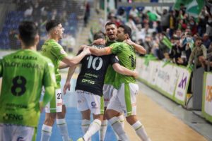 thumbnail_Los jugadores del Palma Futsal celebran un gol en un partido en Son Moix esta temporada (1)