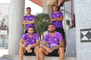 Eloy-Rojas-Mancuso-Tomaz-y-Nunes-posan-juntos-fuera-del-hotel-de-Jaén