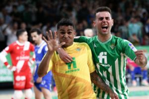 Cléber-marcó-5-goles-en-el-partido-que-dio-la-permanencia-al-Real-Betis-1024x683