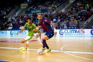 Mario-Rivillos-en-Son-Moix-en-el-partido-de-la-pasada-temporada-con-el-Levante