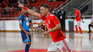 Tayebi-celebra-un-gol-con-el-Benfica-2